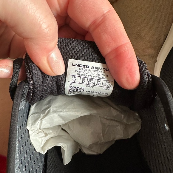 Men’s size 18 Black UA HOVR Sonic 6 shoes - Picture 6 of 6